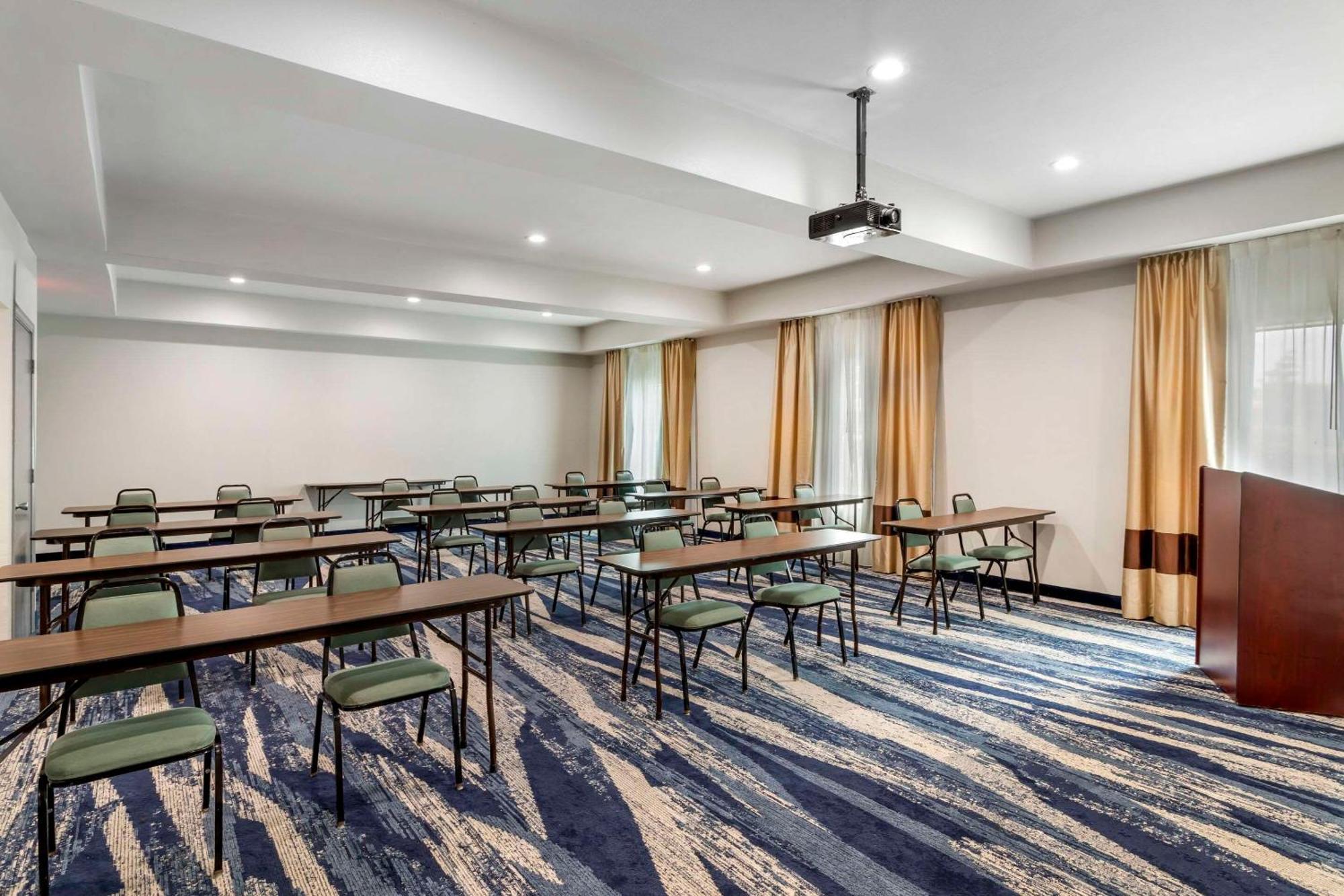 Comfort Inn & Suites Fm1960-Champions Хьюстон Экстерьер фото